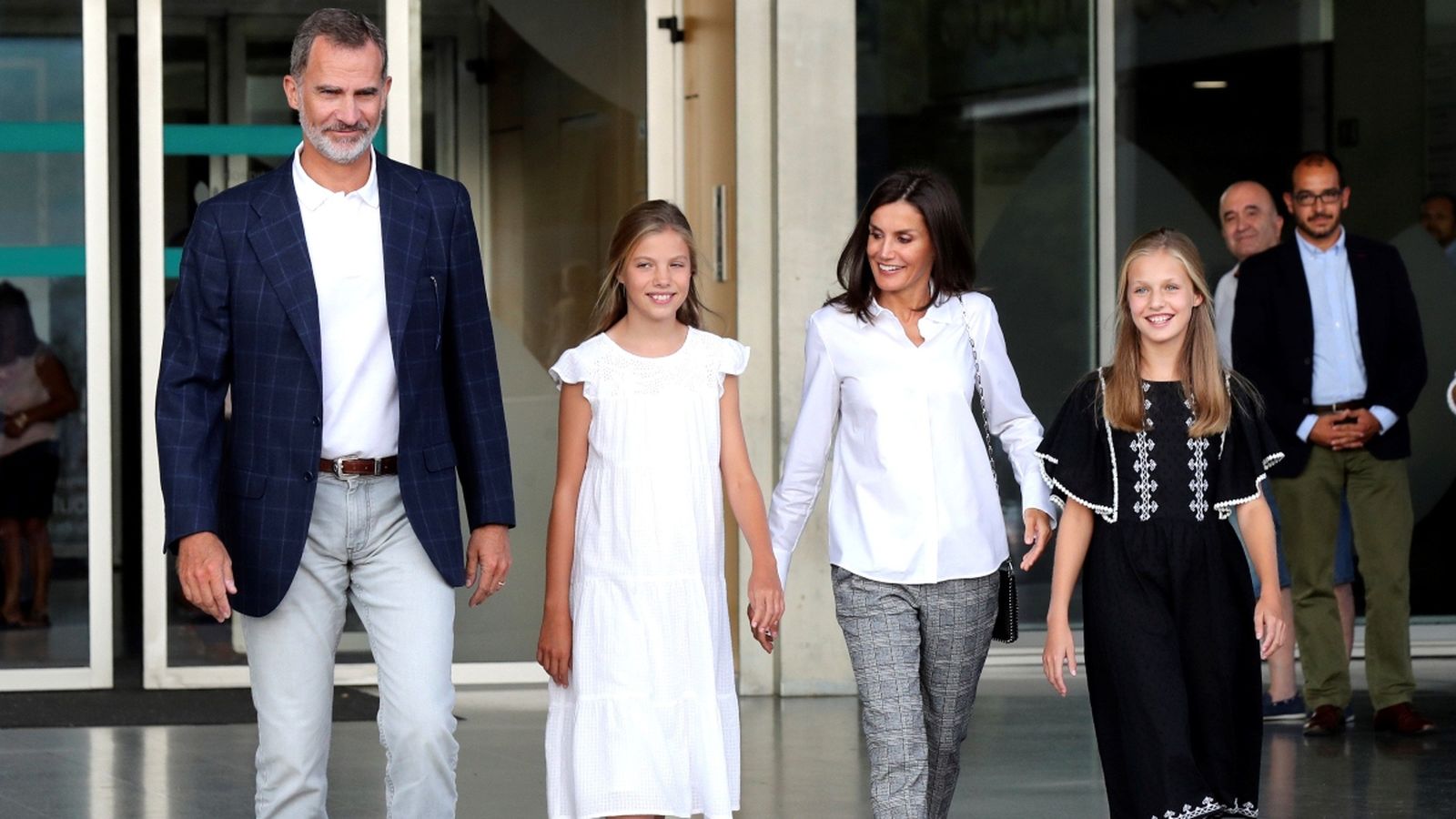 Els reis d’Espanya i les seues filles han visitat el rei emèrit a l’Hospital Quirónsalud de Madrid