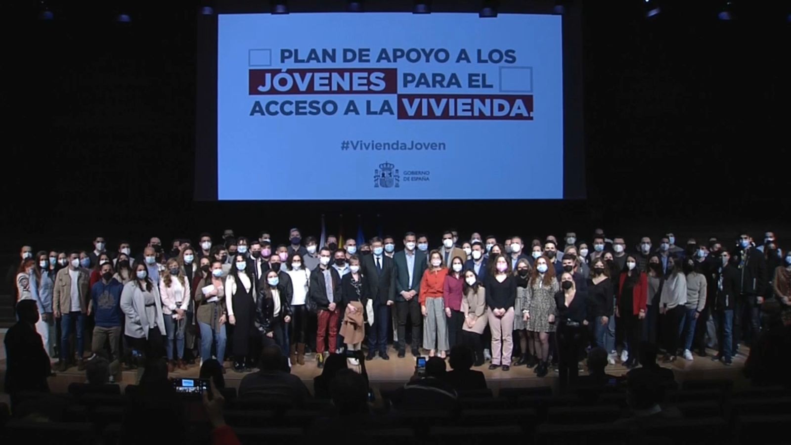 Joves junt als responsables del govern espanyol i de la Generalitat, aquest dimecres