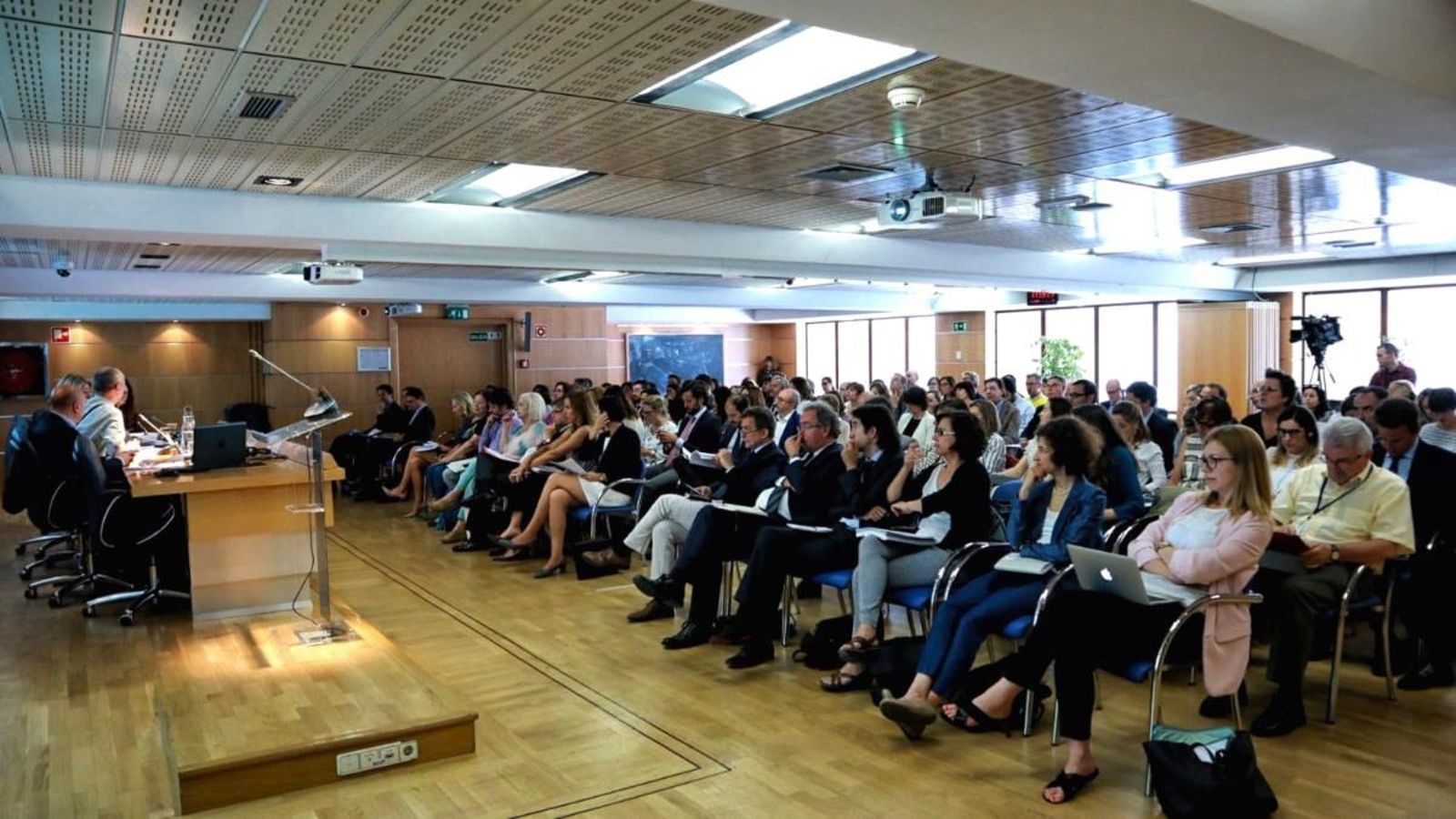 La UE recomana a Espanya augmentar la inversió de fons europeus en polítiques d\'ocupació