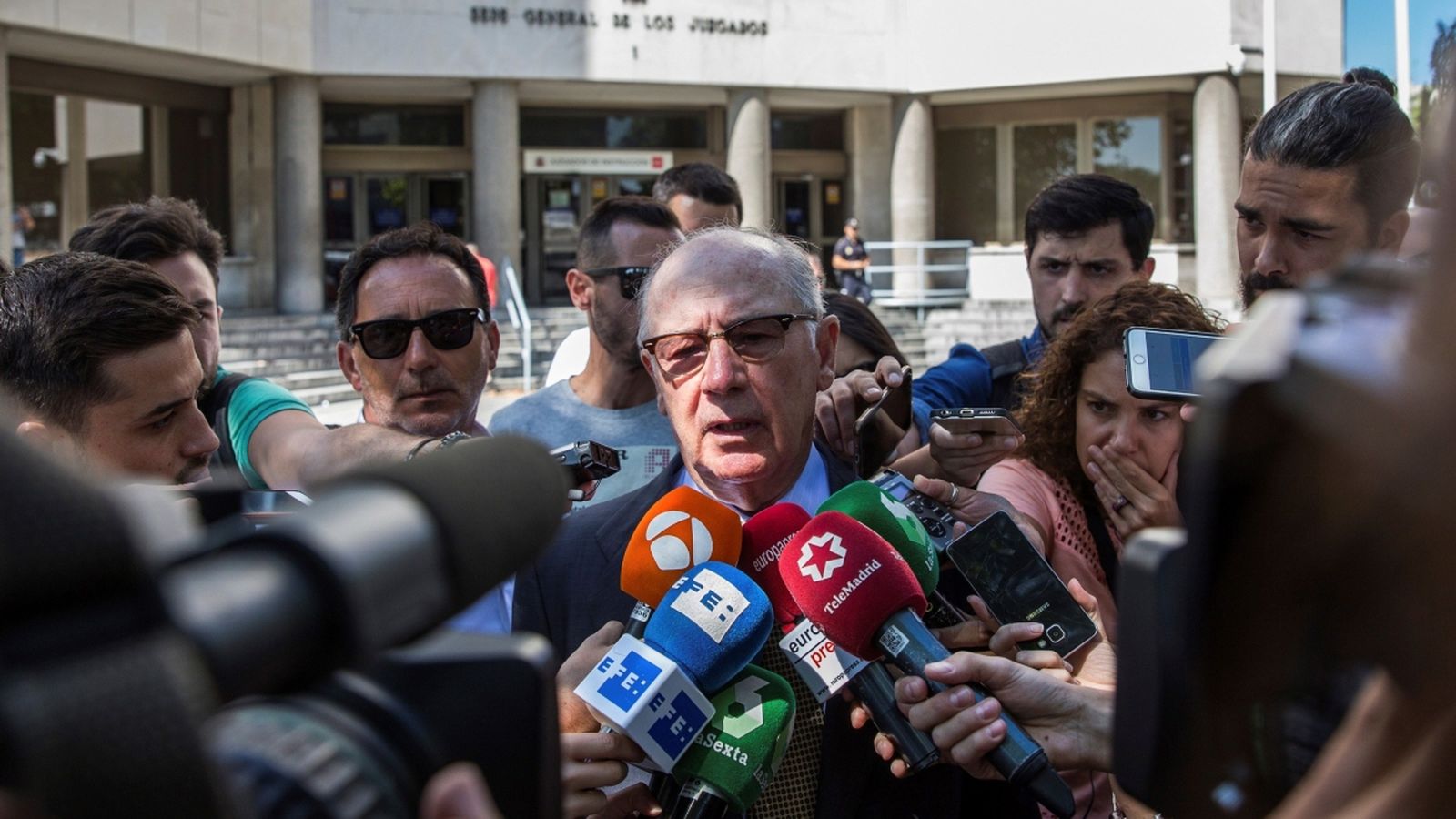 L'exvicepresident del govern, Rodrigo Rato, en eixir del jutjat de plaça de Castilla a Madrid