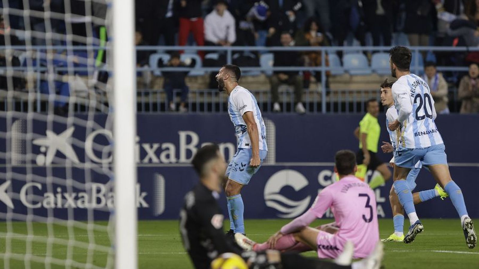 Els jugadors del Màlaga celebren un dels gols contra el CD Eldense