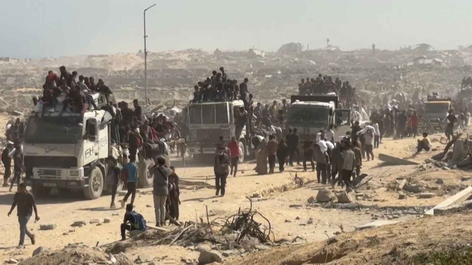 Camions d'ajuda humanitària ixen d'Egipte a Gaza