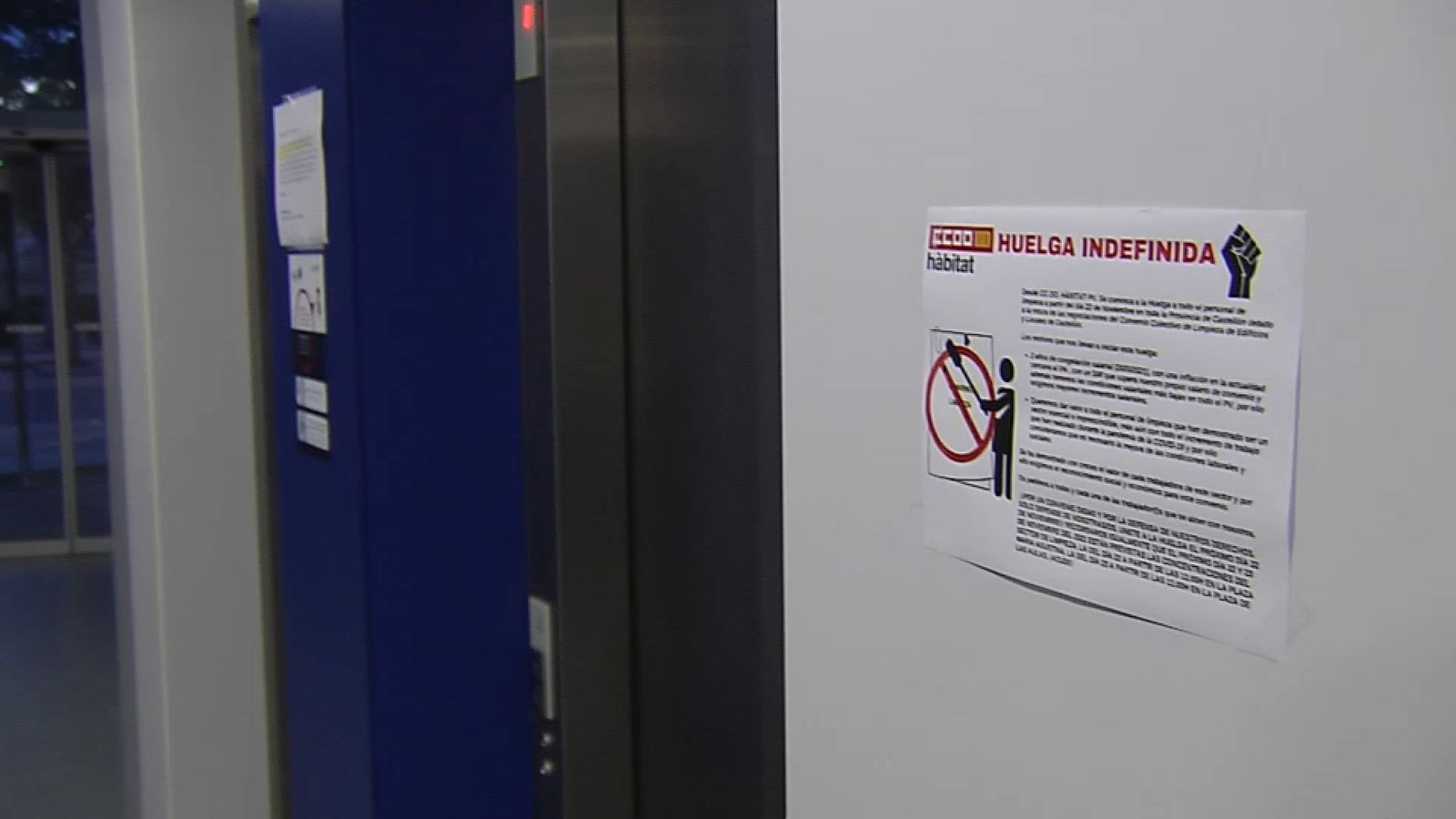 Cartell informant de la vaga en instal·lacions de la UJI