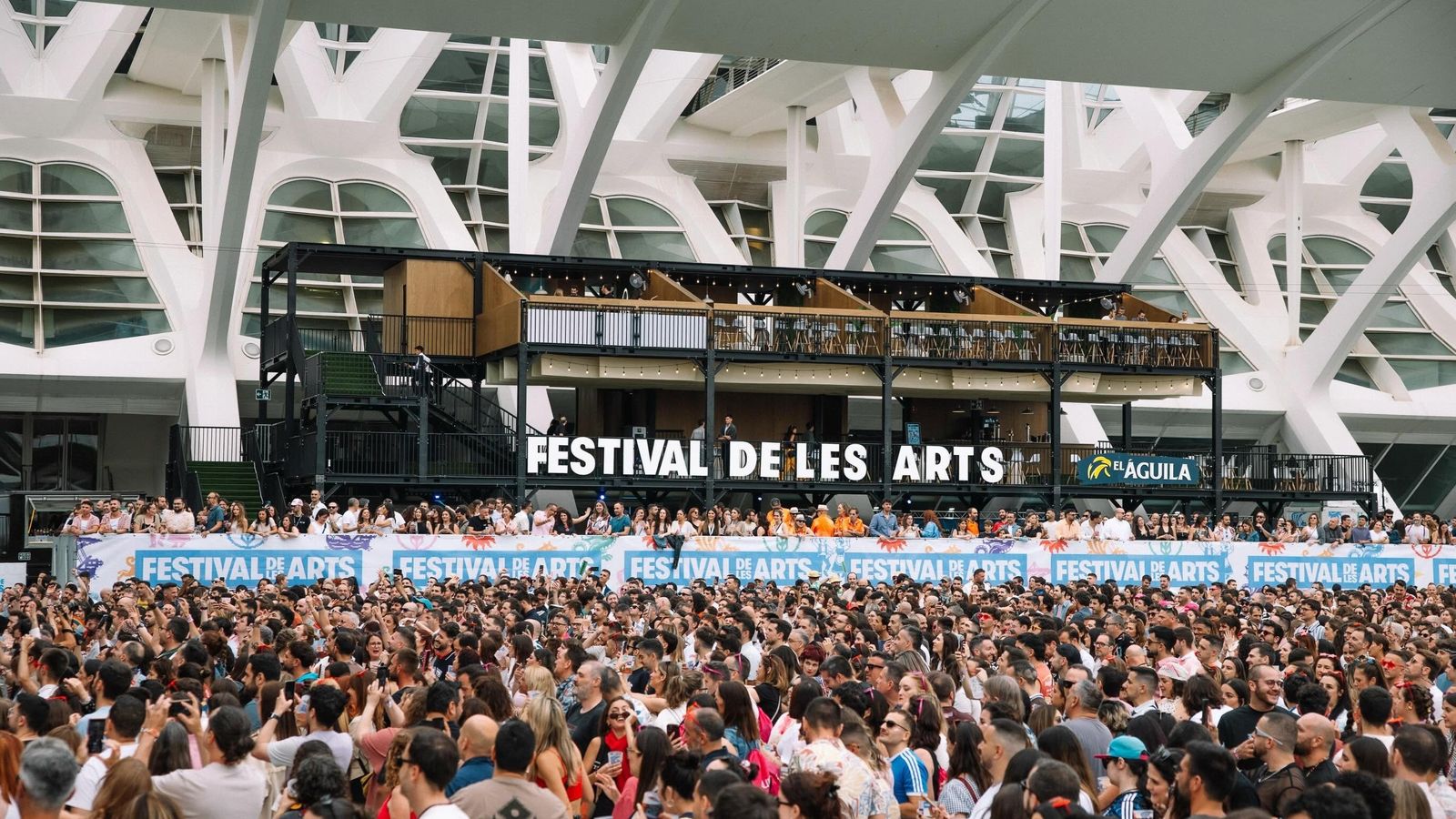 Públic en el Festival de les Arts en la jornada de divendres