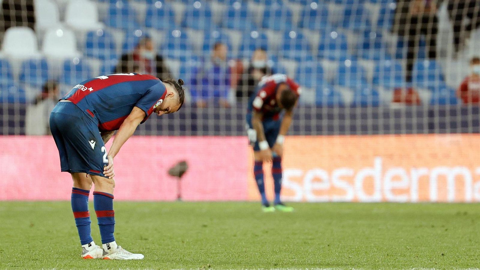 Son es lamenta al final del partit