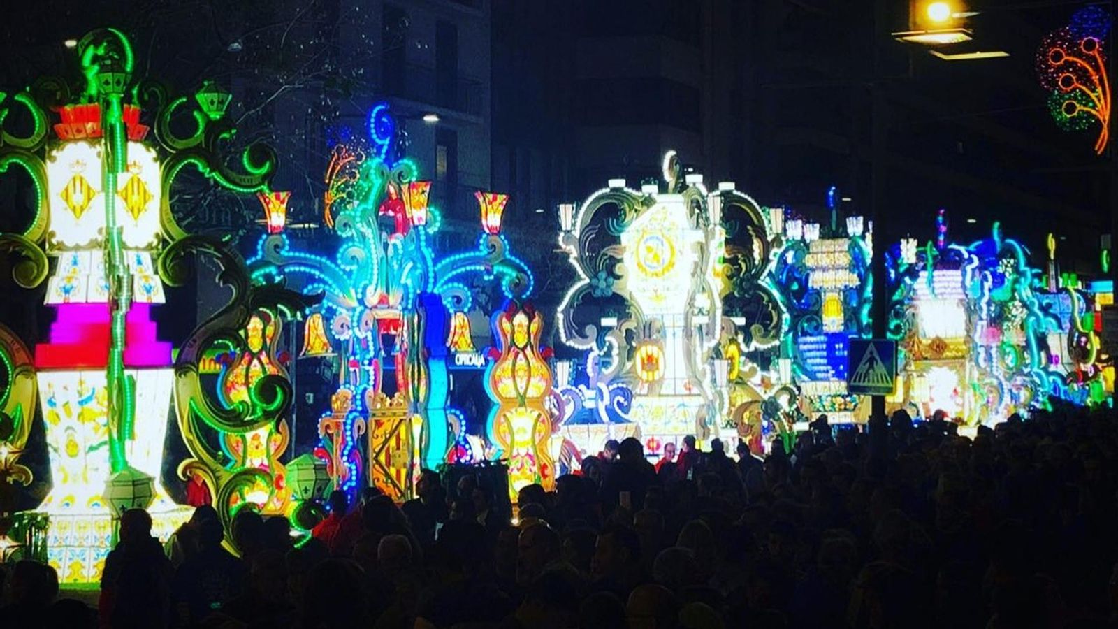 Les Gaiates desfilen en les festes de la Magdalena