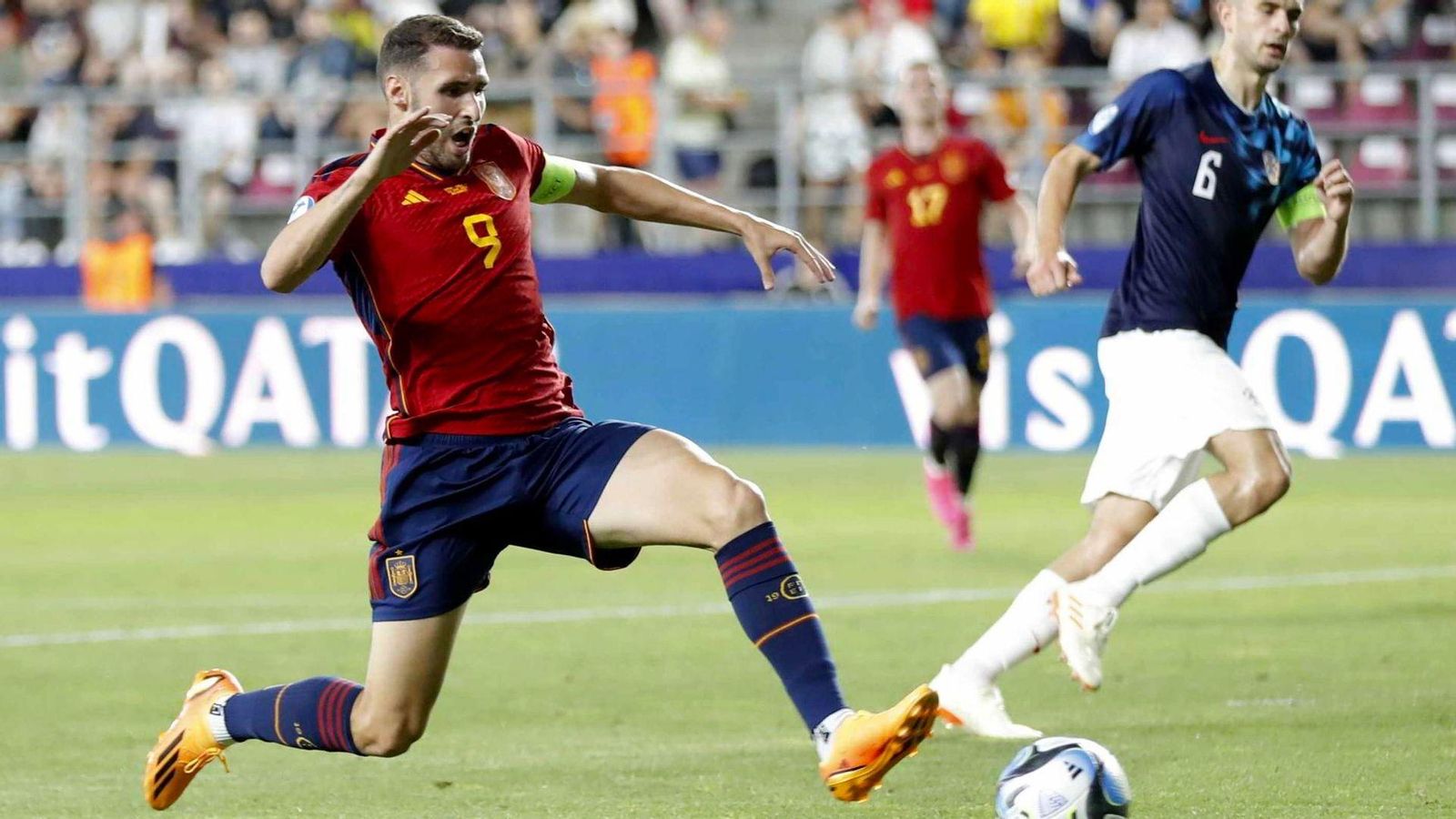 Abel Ruiz, en una acció del partit