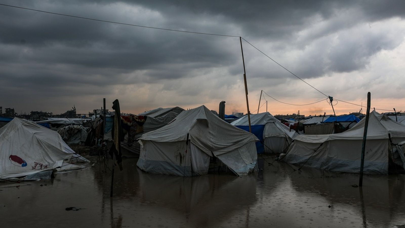 Les pluges empitjoren la situació a Gaza