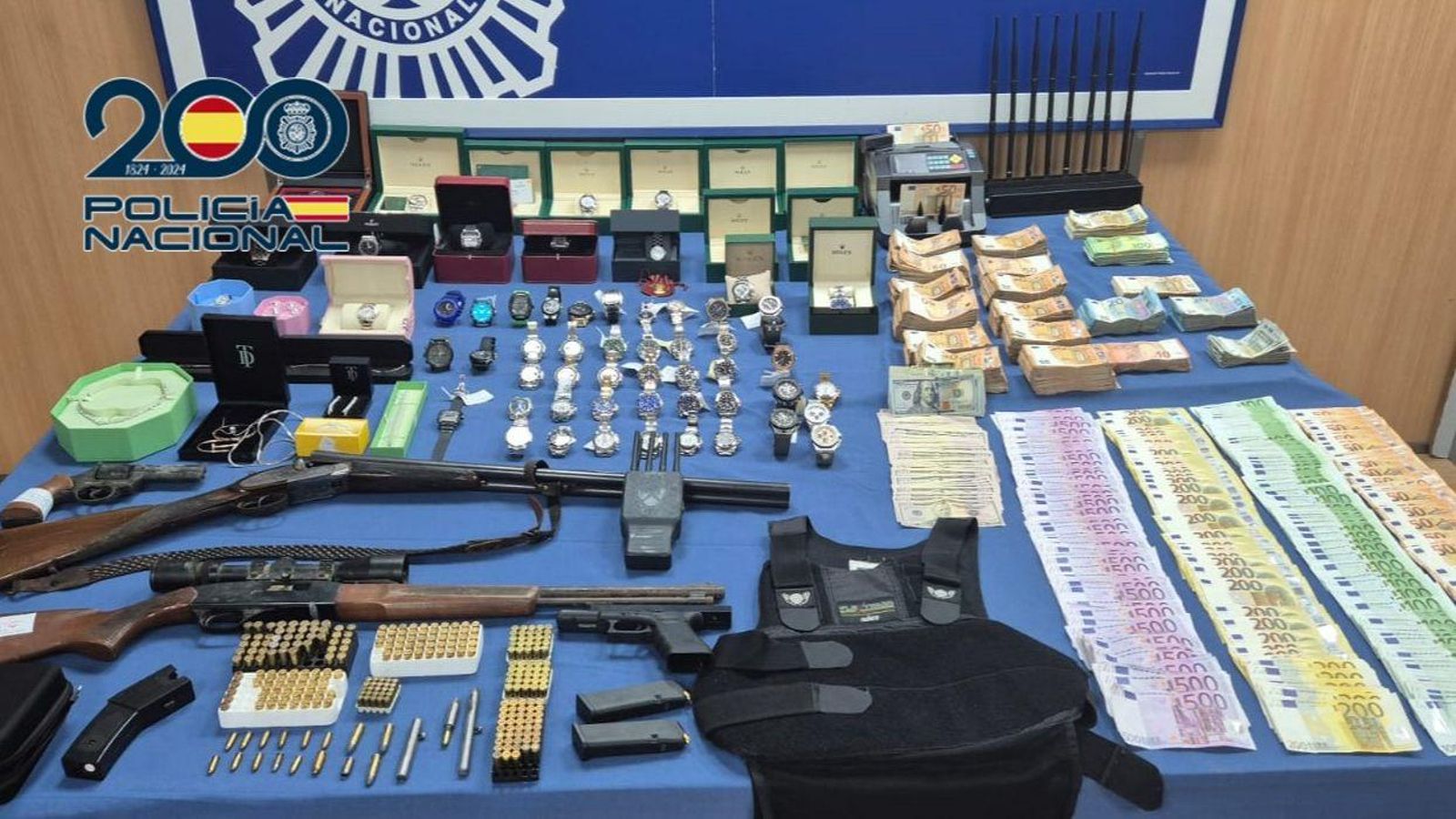 Material incautat durant l'operació