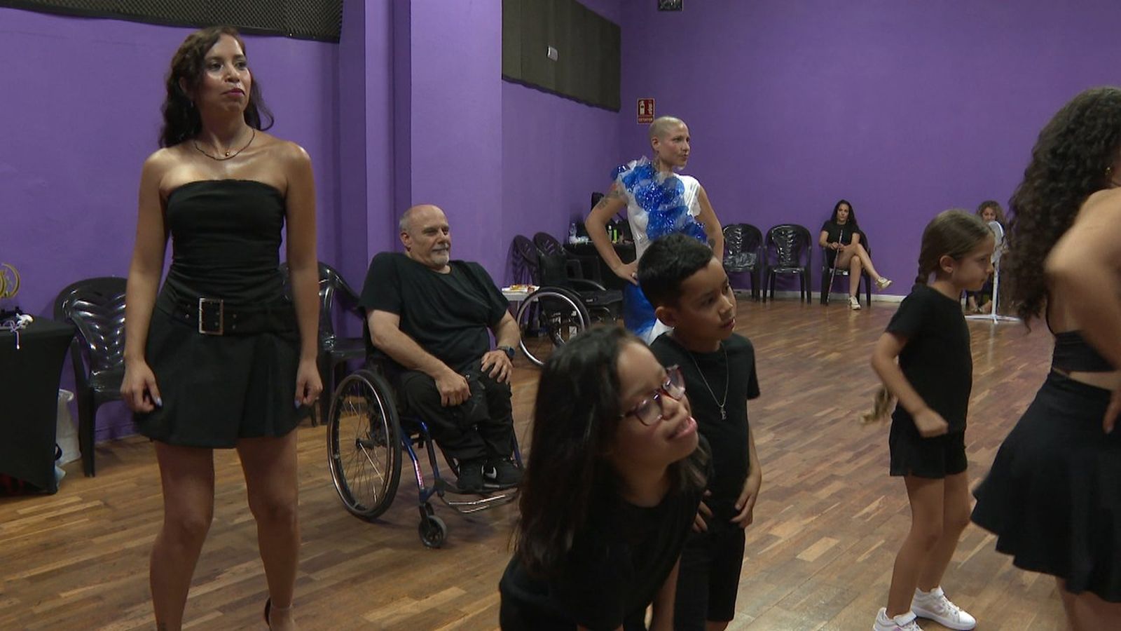Alumnes del projecte Inclusive Best Model assagen una coreografia
