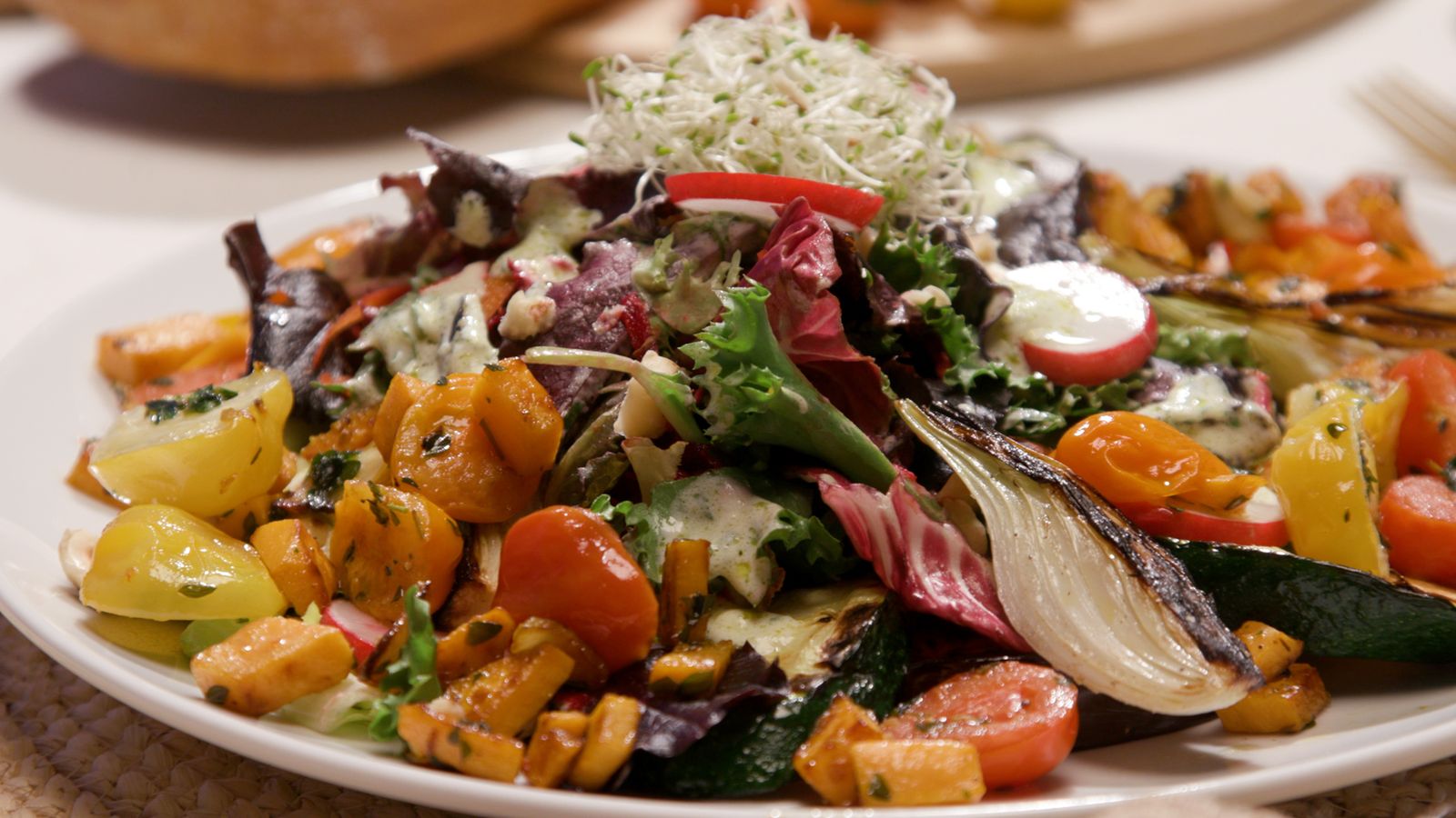 Ensalada crua i rostida amb iogurt