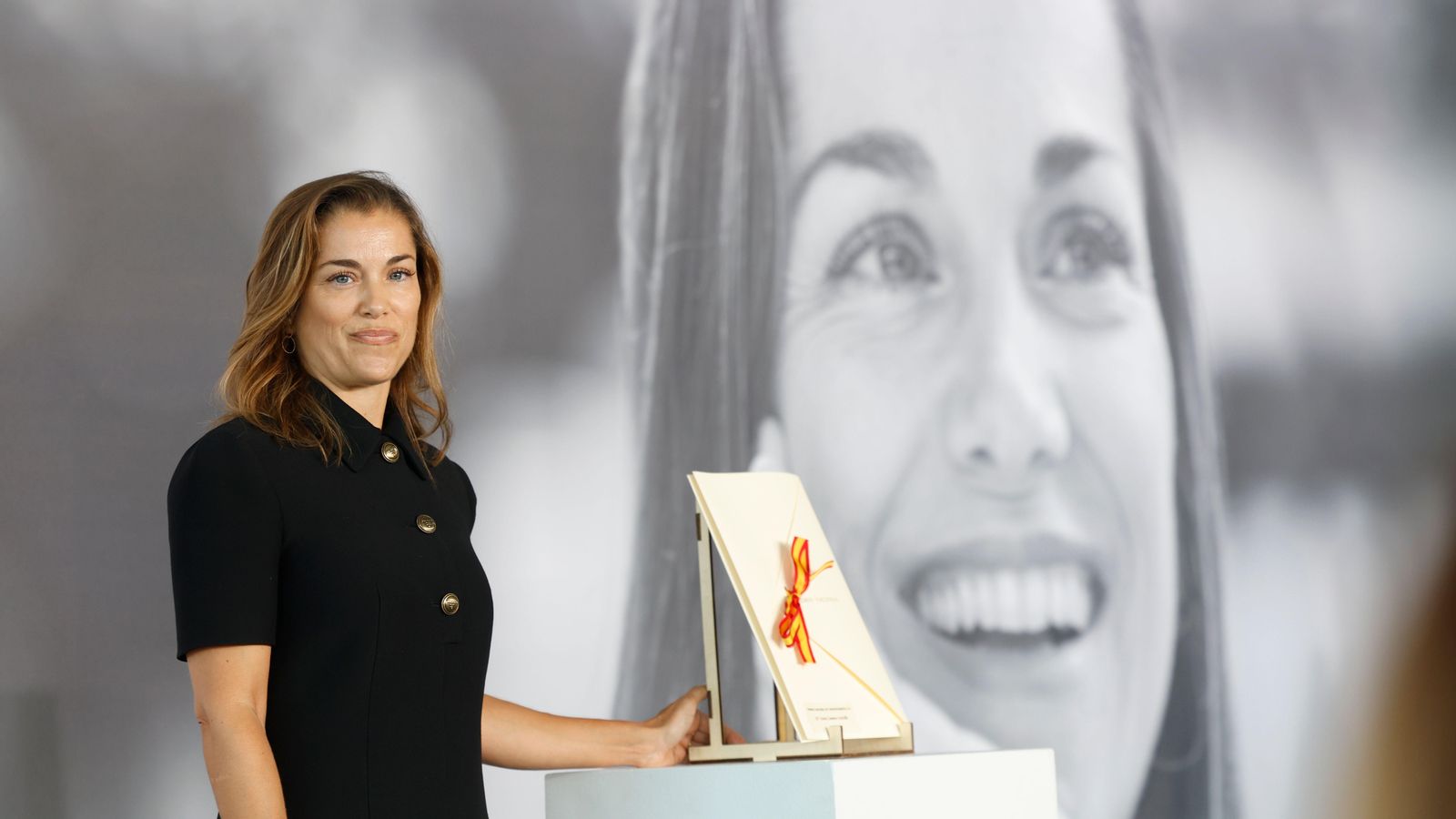 Entrega del Premi Nacional de Cinematografia a María Zamora en el Festival de Sant Sebastià