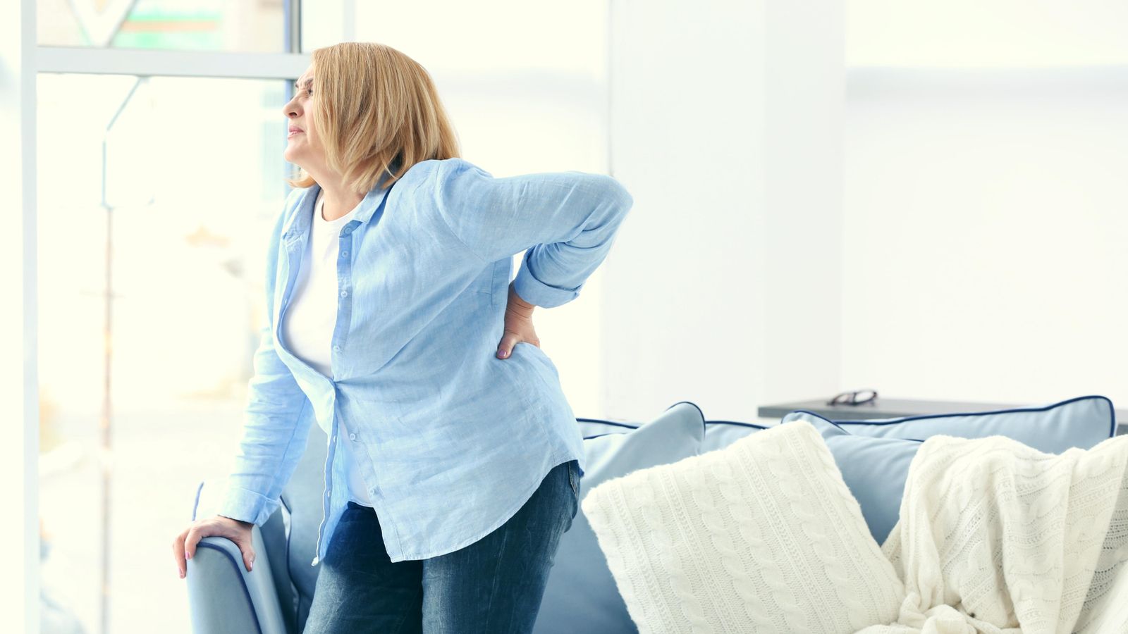 Dona amb dolor d'esquena