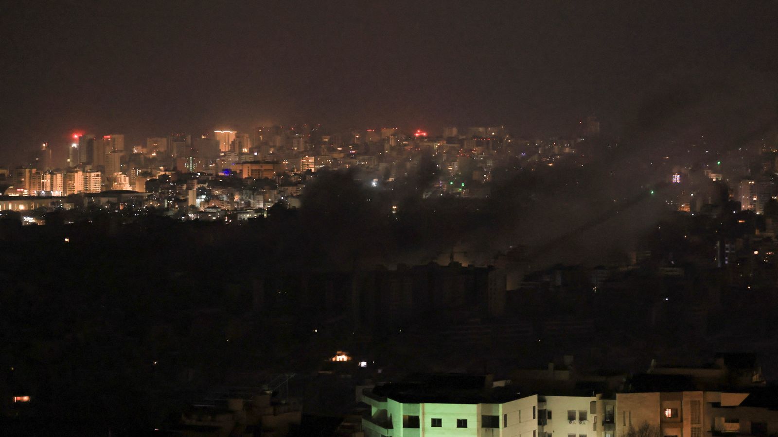 Conseqüències d’un bombardeig israelià reportat als suburbis del sud de Beirut este dissabte