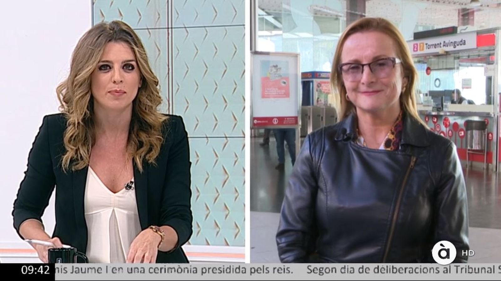La presidenta de l’Associació de Víctimes del Metro 3 de Juliol (AVM3J), Rosa Garrote (dreta), durant l'entrevista a 'À Punt NTC Matí'