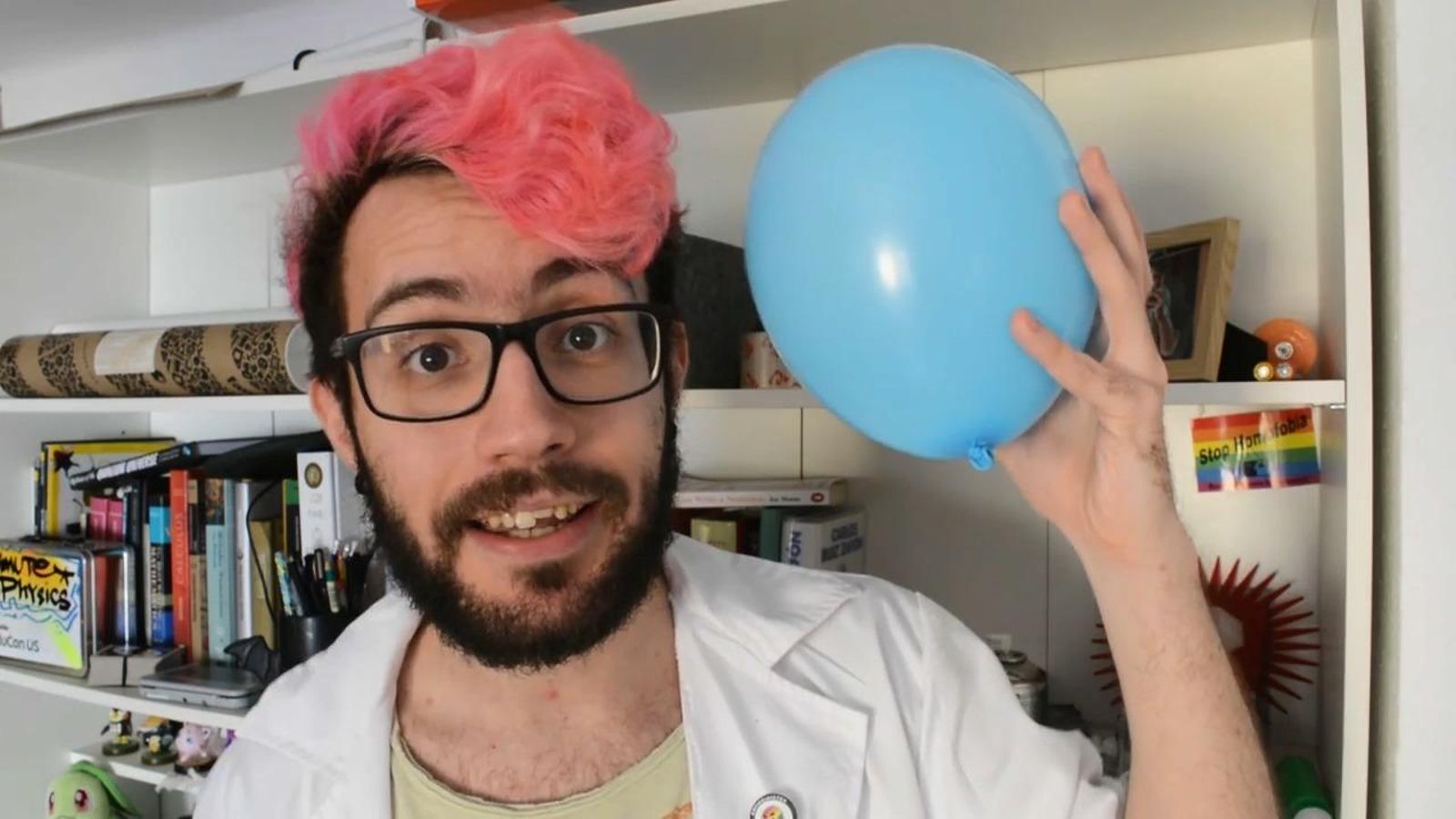 Experimenta a casa amb Arcadi Garcia. L’efecte triboelèctric