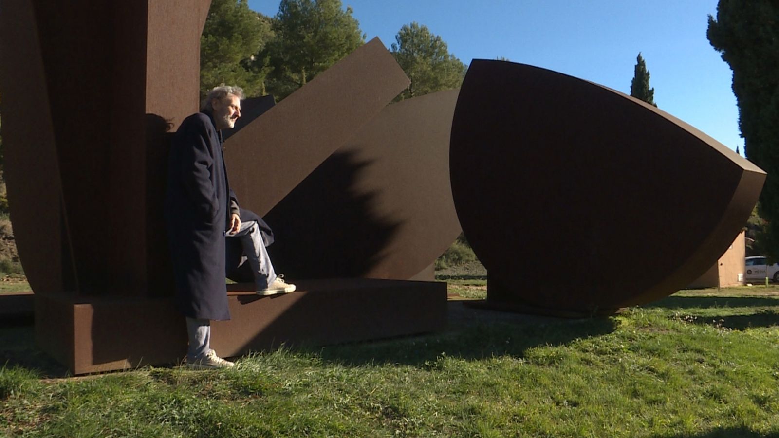 Miquel Navarro amb les seues escultures