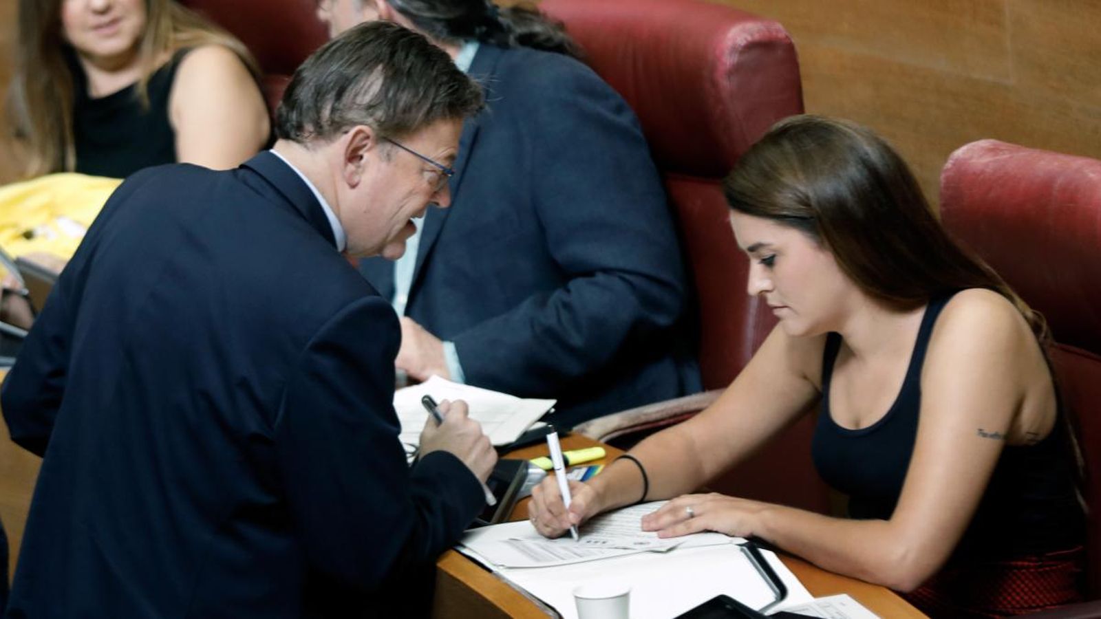 Ximo Puig i Mireia Mollà, durant el debat de política general