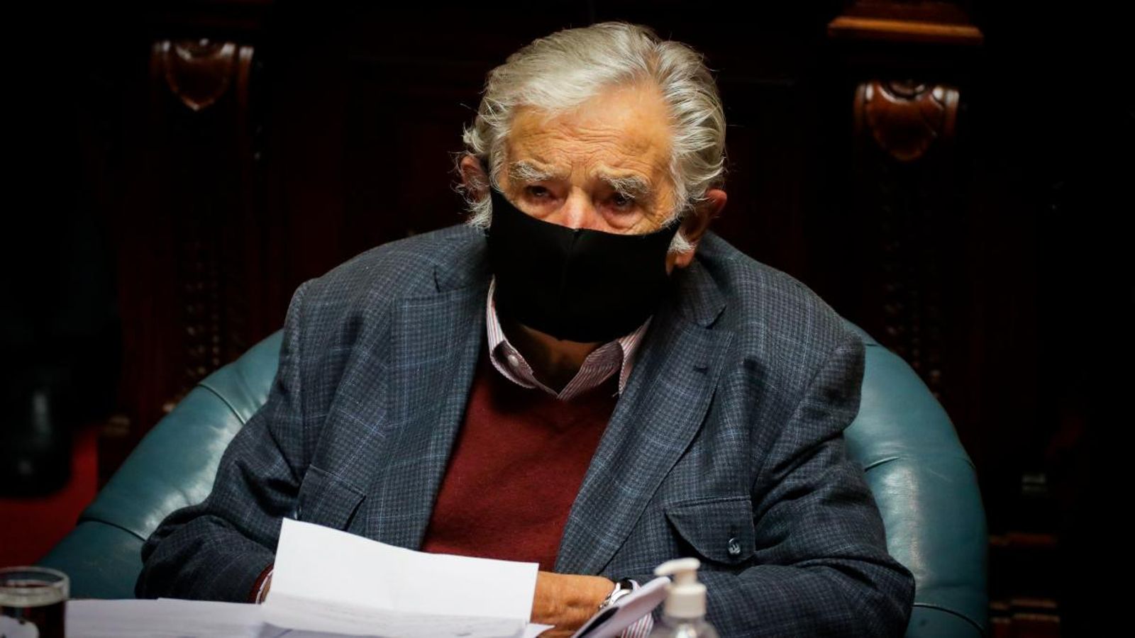 Mujica es retira de la política: "Triomfar en la vida no és guanyar, és alçar-se i tornar a començar"