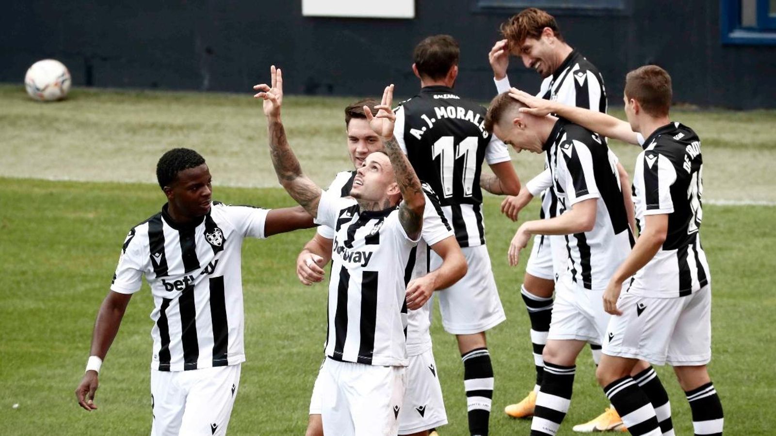 El davanter granota Roger Martí ha tornat de la lesió de la millor manera possible: gol i assistència contra l'Osasuna