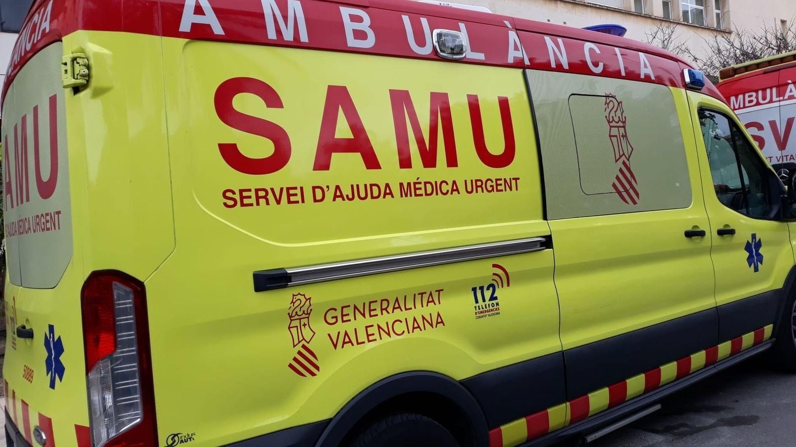 Imatge d'arxiu d'una ambulància del SAMU estacionada a Alacant