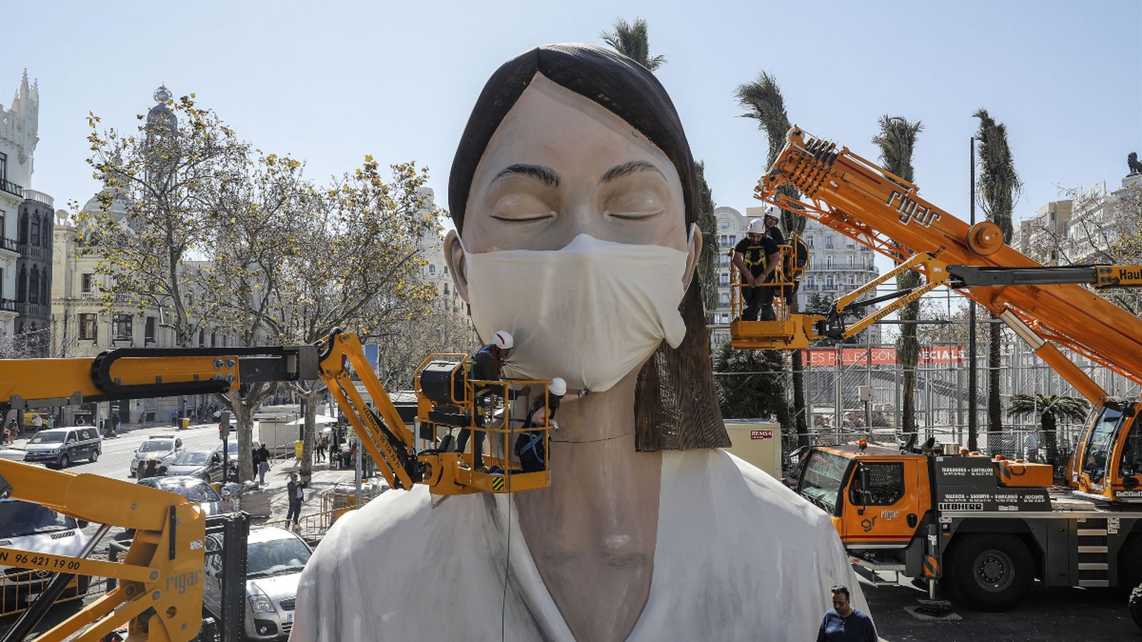 La falla de l'Ajuntament de València, 'Açò també passarà d’Escif'