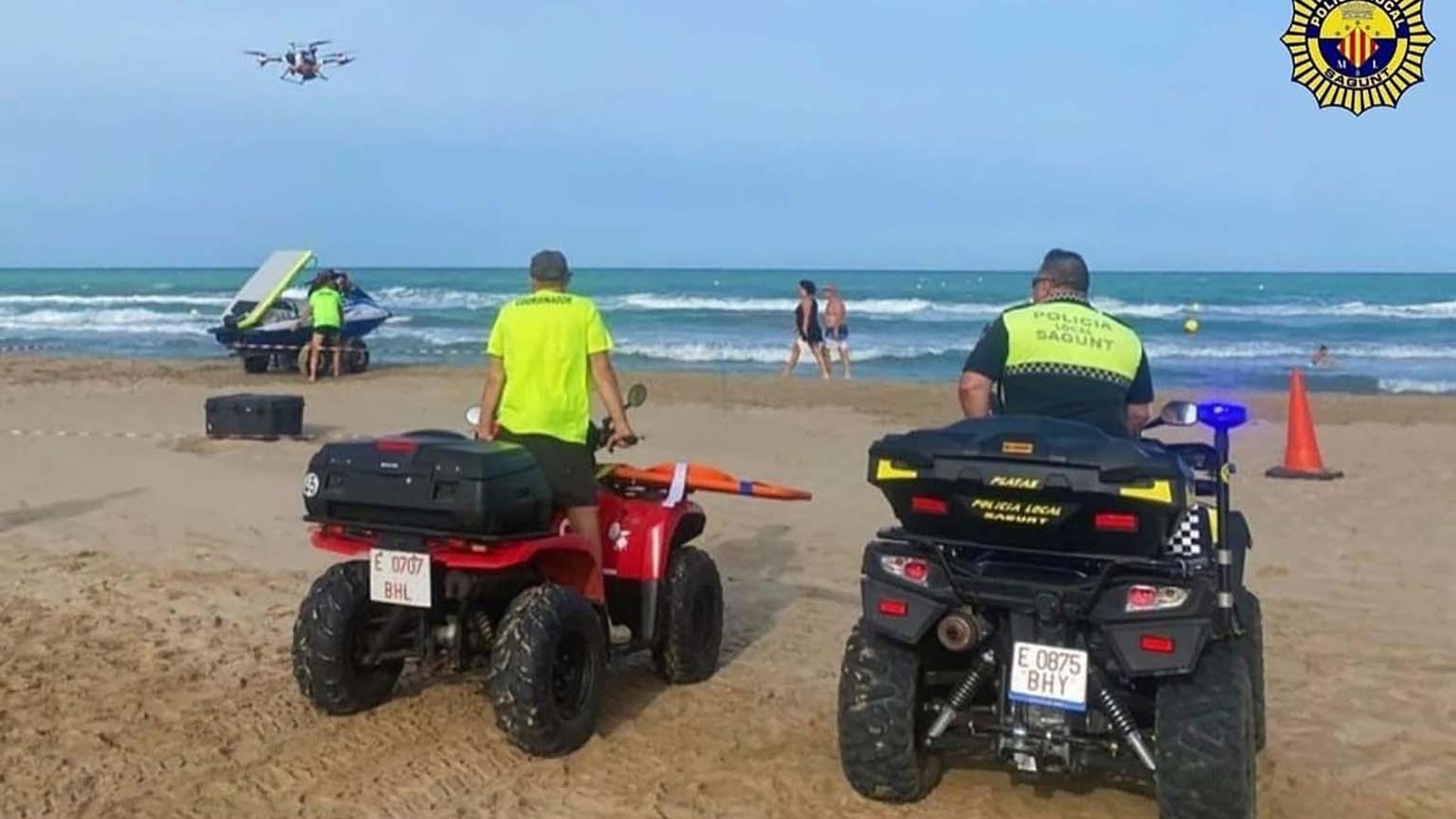 Policies a la platja de Sagunt