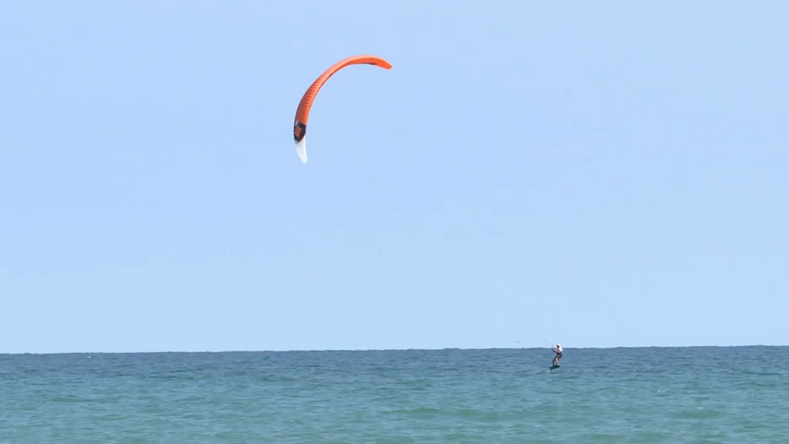 València habilita dos accessos per a practicar esport aquàtic a la mar