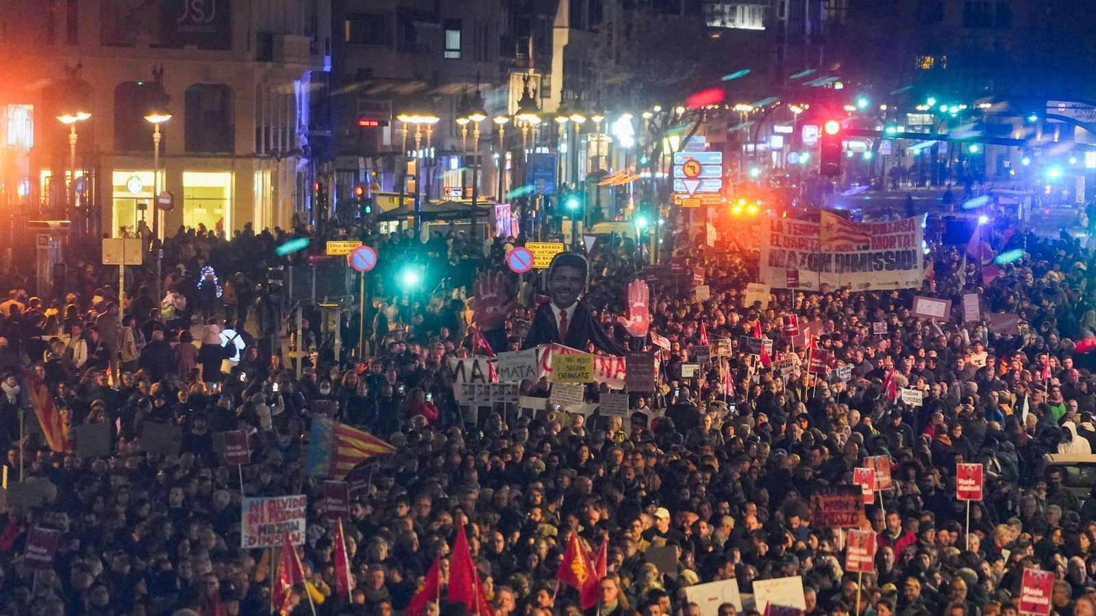 Imatge de la tercera manifestació contra la gestió de Mazón per la dana a València