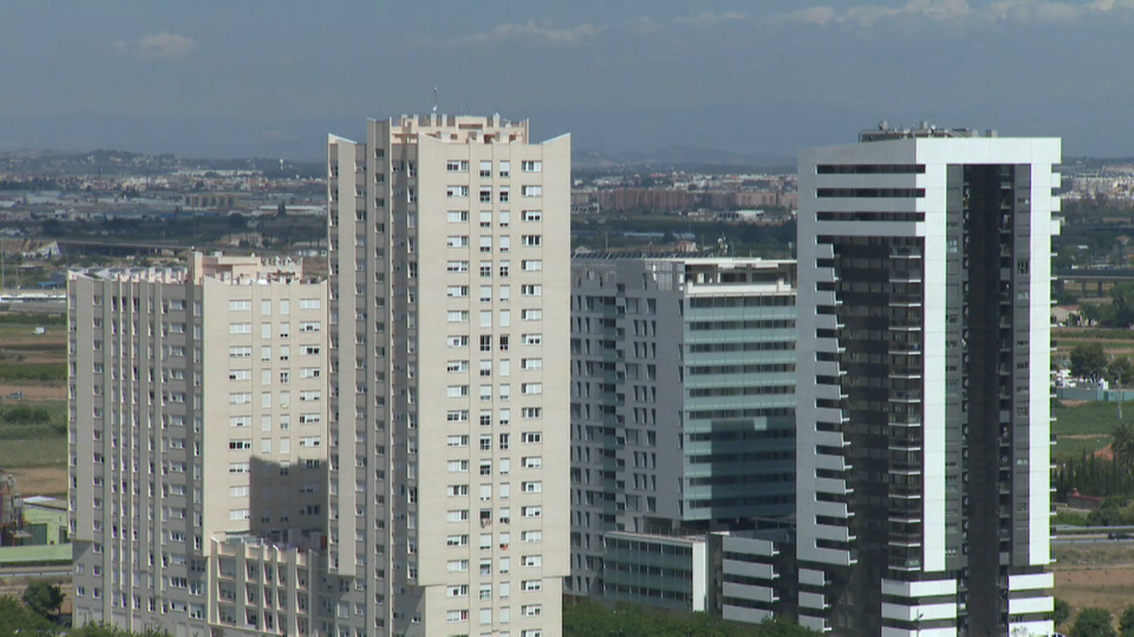 Les operacions sobre habitatges de segona mà descendeixen a Espanya en un 38,8% i les vivendes noves retallen un 41,3%