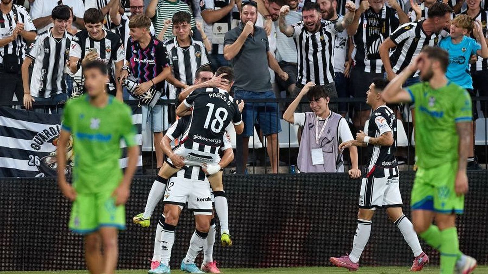 Els jugadors del Castelló celebren un dels gols
