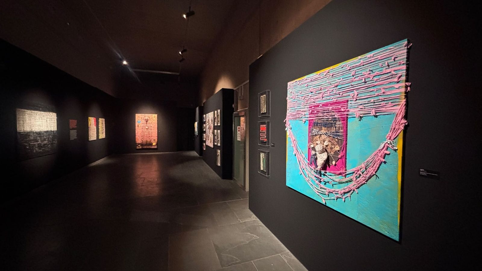 JARR presenta DOMESTICA a la Sala Parpalló del MuVIM: la dissolució radical de la pintura en teixit, objecte i memòria