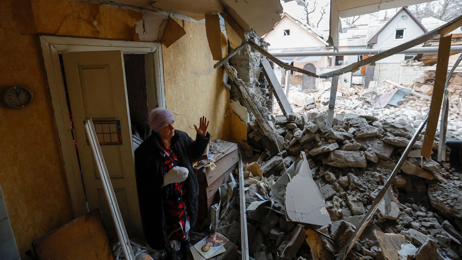 Svetlana Boiko, de 66 anys, a la seua casa destruïda a la ciutat de Donetsk, Ucraïna
