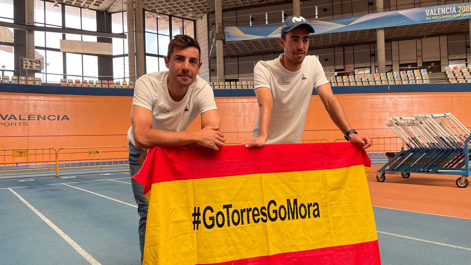 Els ciclistes Sebastián Mora i Albert Torres al velòdrom Luís Puig de València