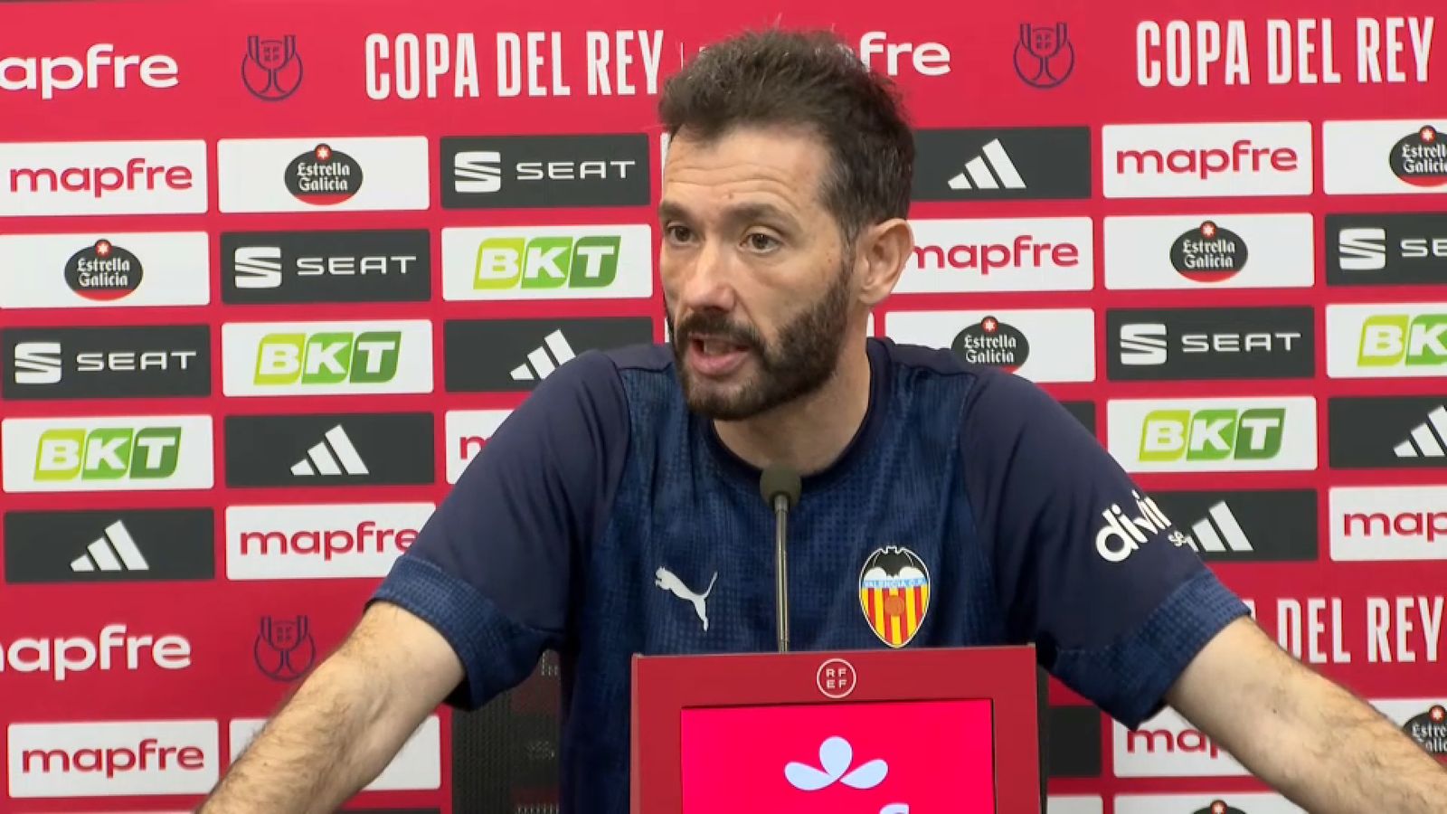 El tècnic del València, Carlos Corberán