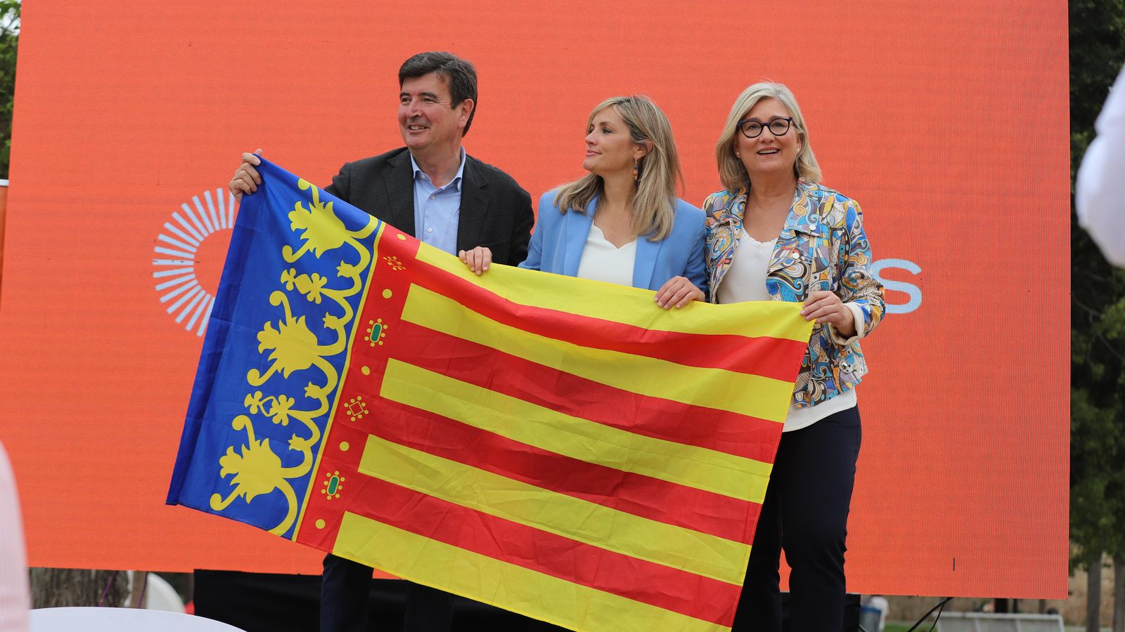 El candidat a l'alcaldia de València, Fernando Giner; la portaveu estatal, Patricia Guasp; i la candidata a la Presidència, Mamen Peris
