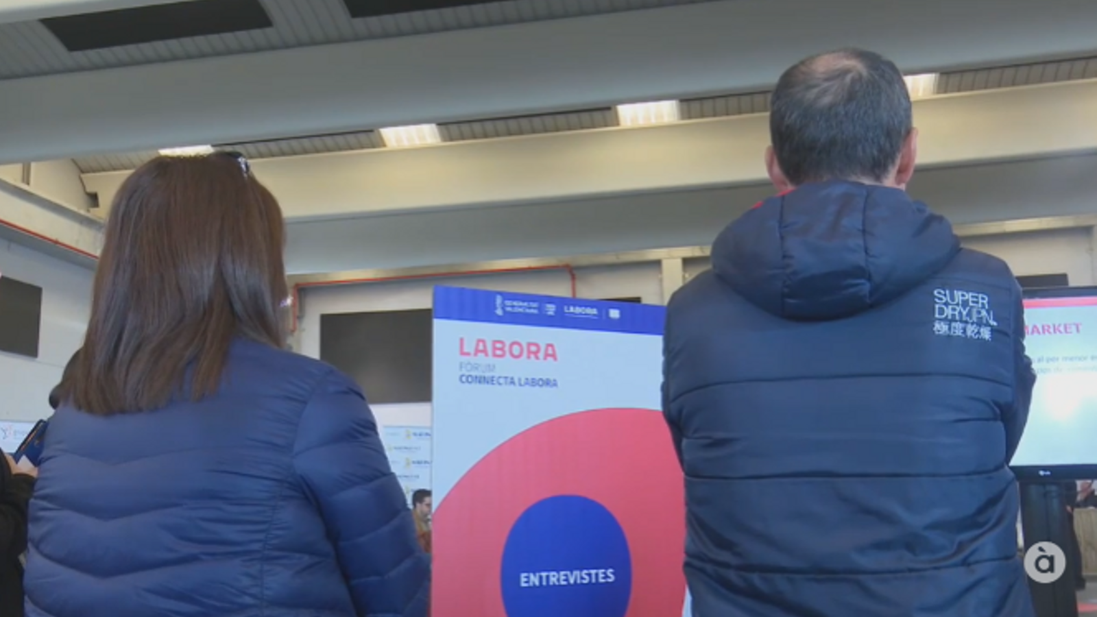Ciutadans en una oficina de Labora / Arxiu