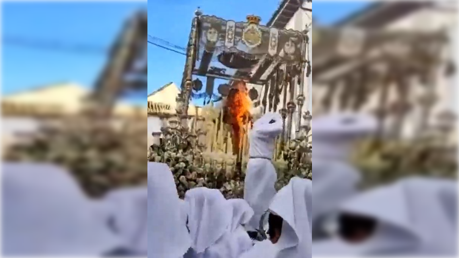 Moment en què la talla religiosa es bota foc