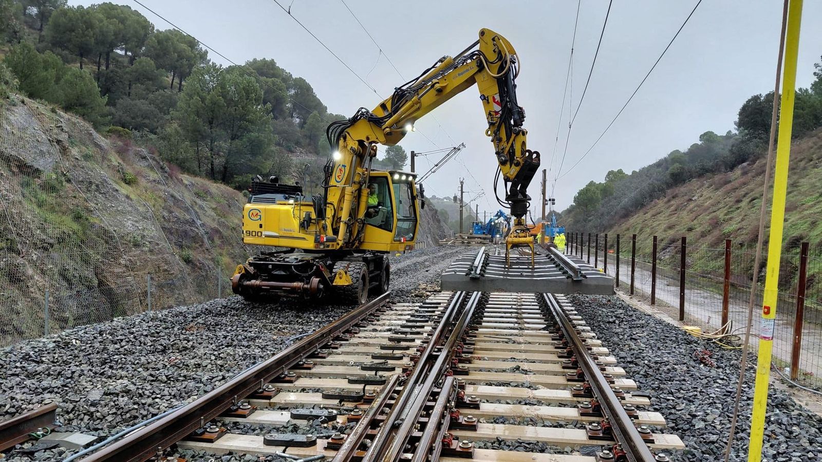 Treballs de recuperació de la via a Adamuz