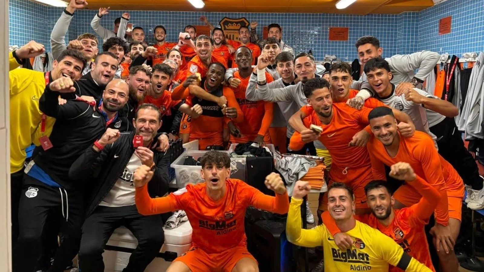 Els jugadors celebren la victòria al vestidor