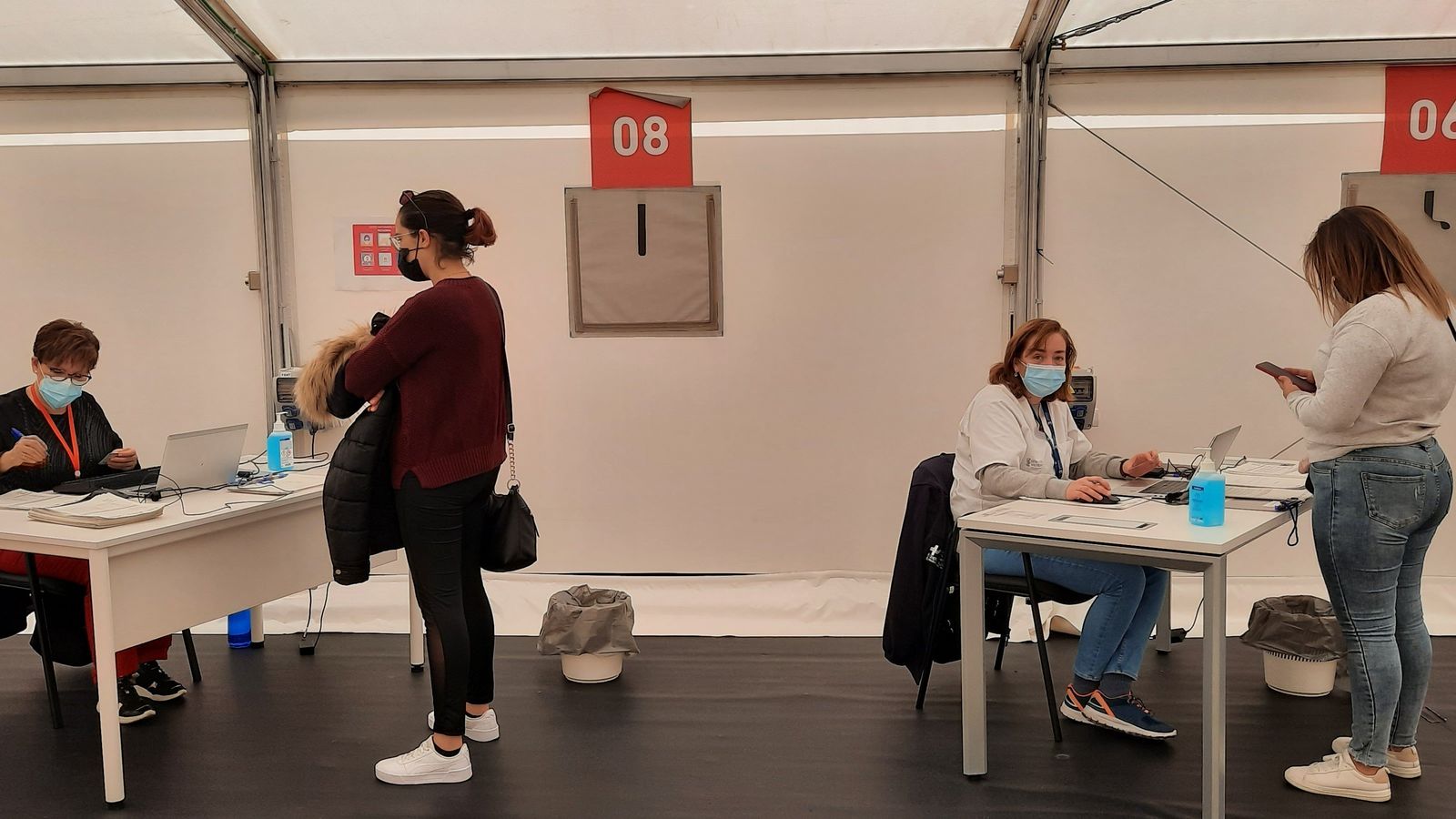 Vacunació de terceres dosis en l'hospital de campanya d'Alacant