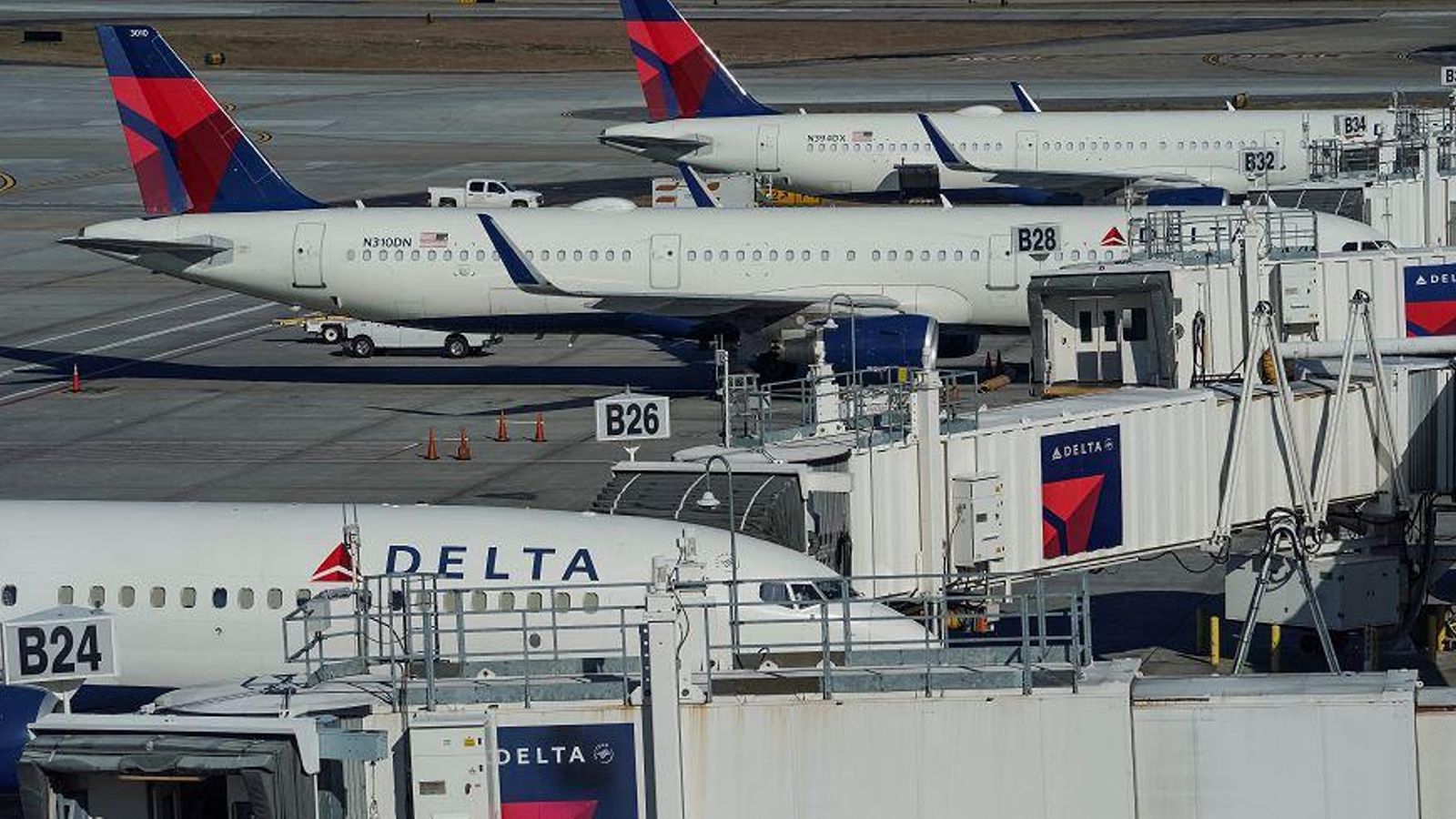Avions de l'aerolínia estadounidenca Delta aparcats per les cancel·lacions de vols