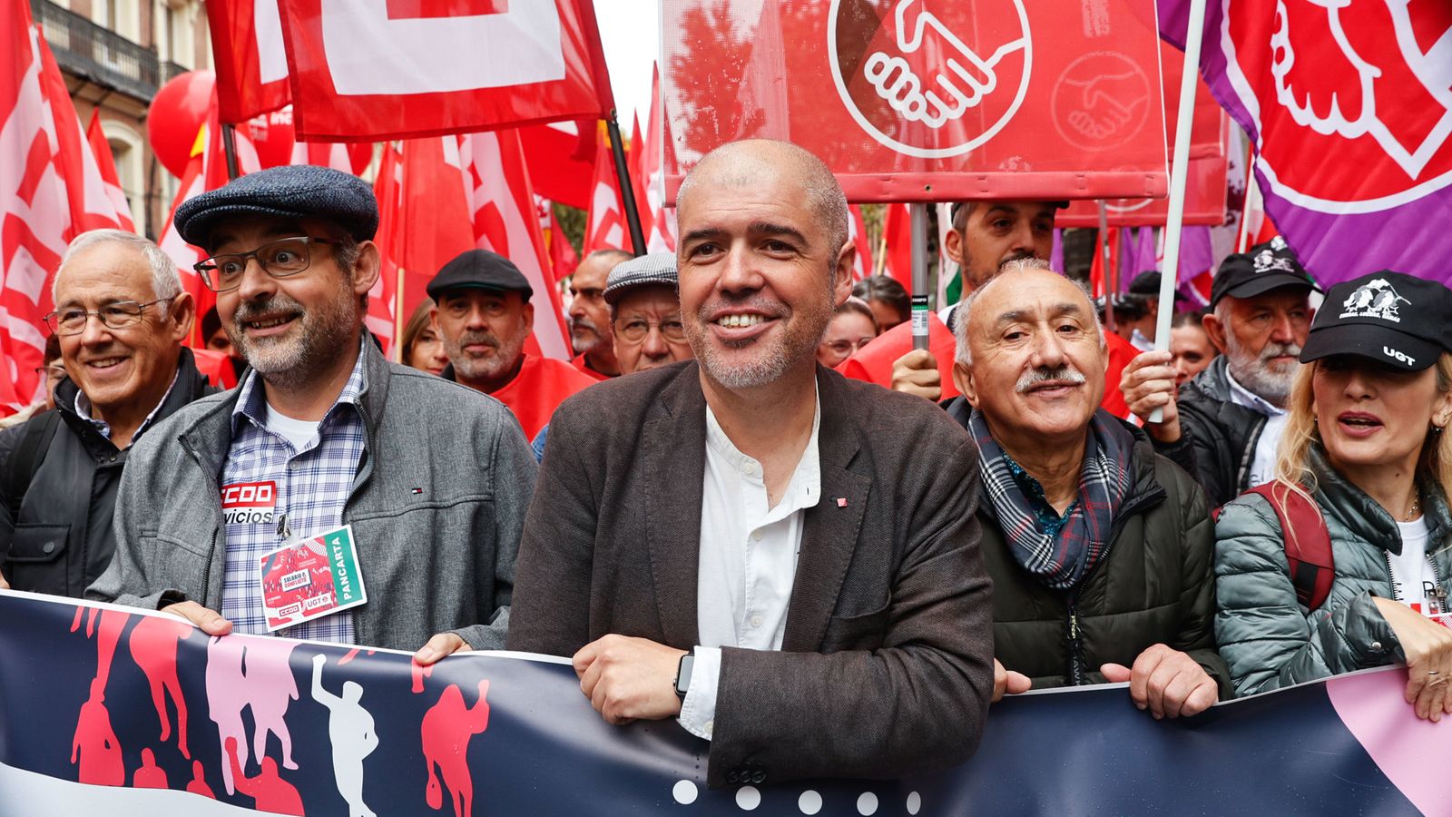 Els líders de CCOO Unai Sordo (centre) i de la UGT Pepe Álvarez (a la dreta)