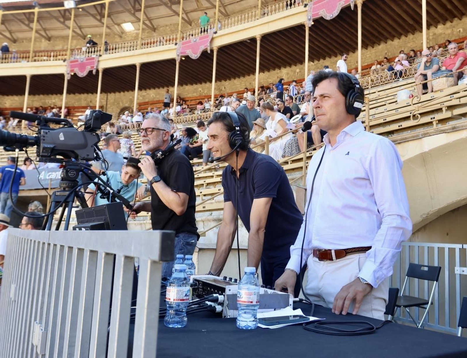 Jorge Casals presenta el programa taurí La Plaça juntament amb Marta Garcia