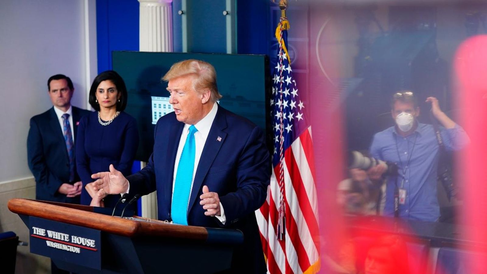 Donald Trump durant la roda de premsa diària sobre el coronavirus, aquest dimarts a la Casa Blanca