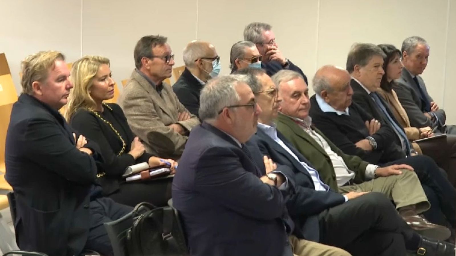 El banc dels acusats del cas Erial, amb els expresidents Eduardo Zaplana i José Luis Olivas a la dreta