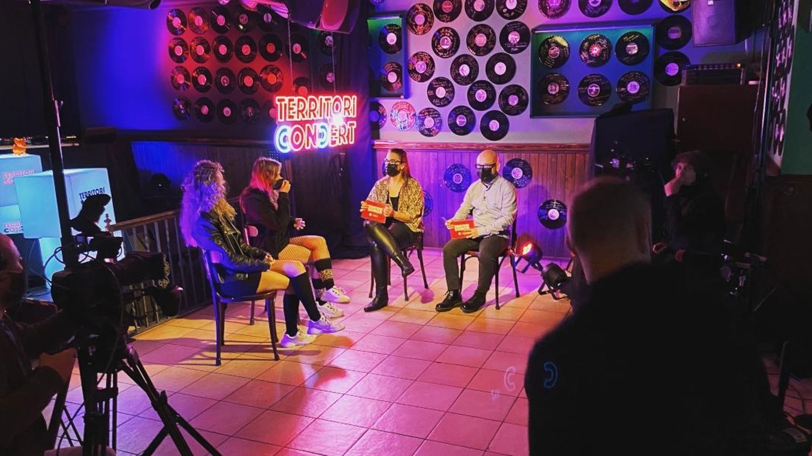 Manuela Alandes i Vicent Colonques són els presentadors de Territori en concert.