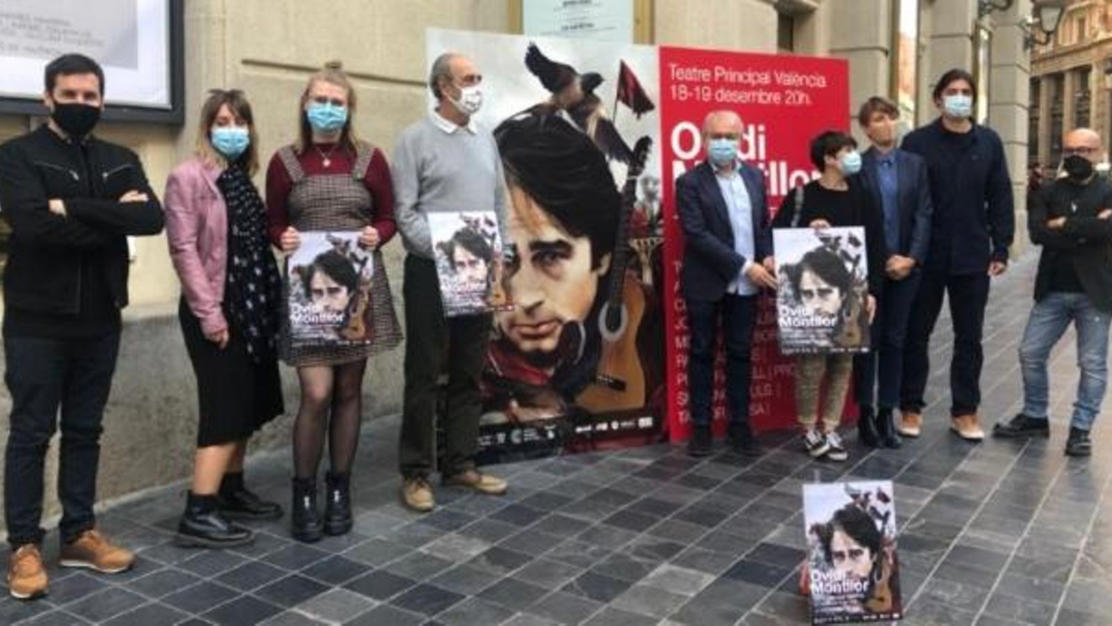 Alguns dels artistes que participaran en l'homenatge juntament amb l'alcalde de València, Joan Ribó i el conseller de Cultura, Vicent Marzà