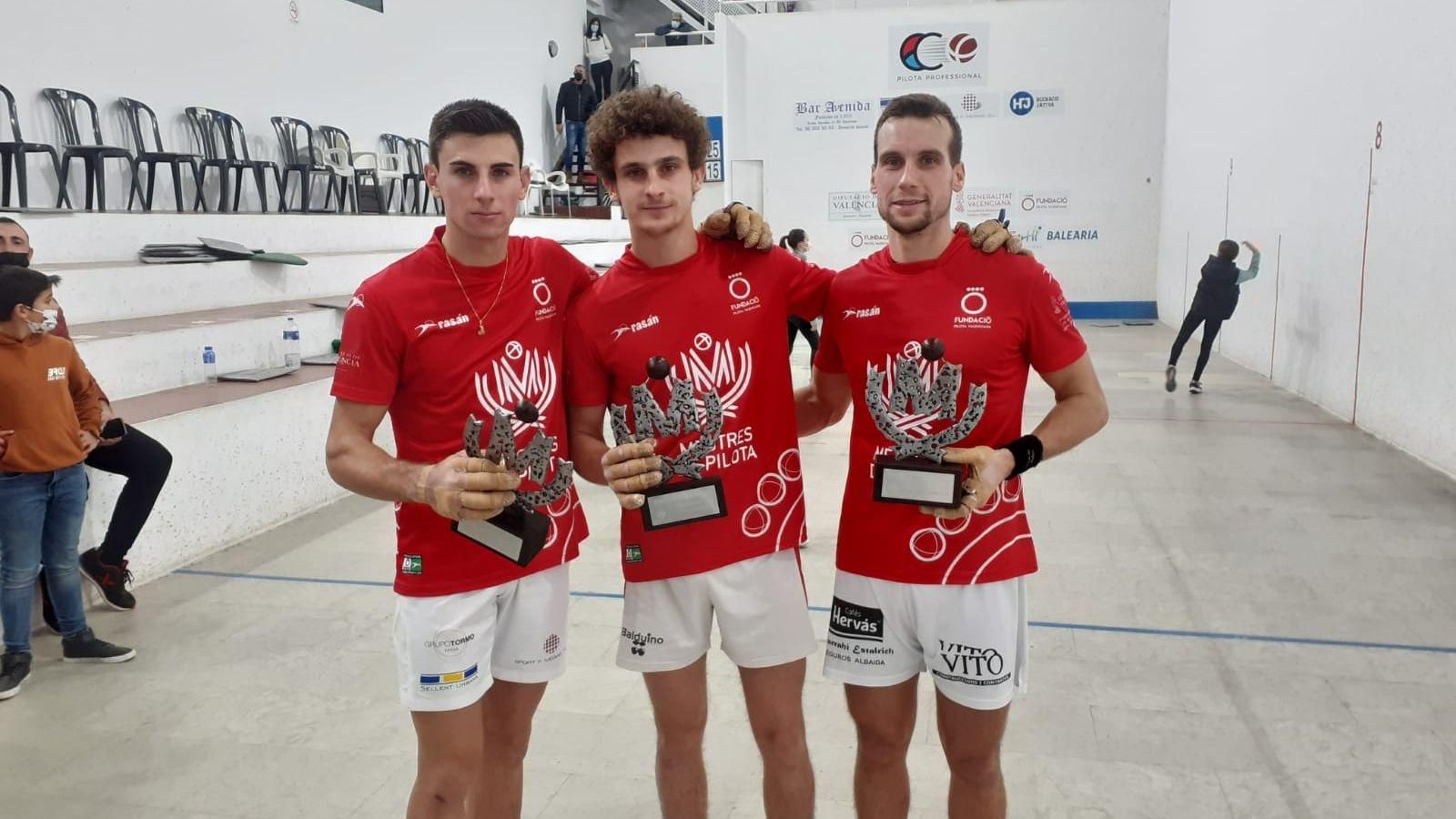 Tonet IV, Marc i Moltó, amb el trofeu de campions