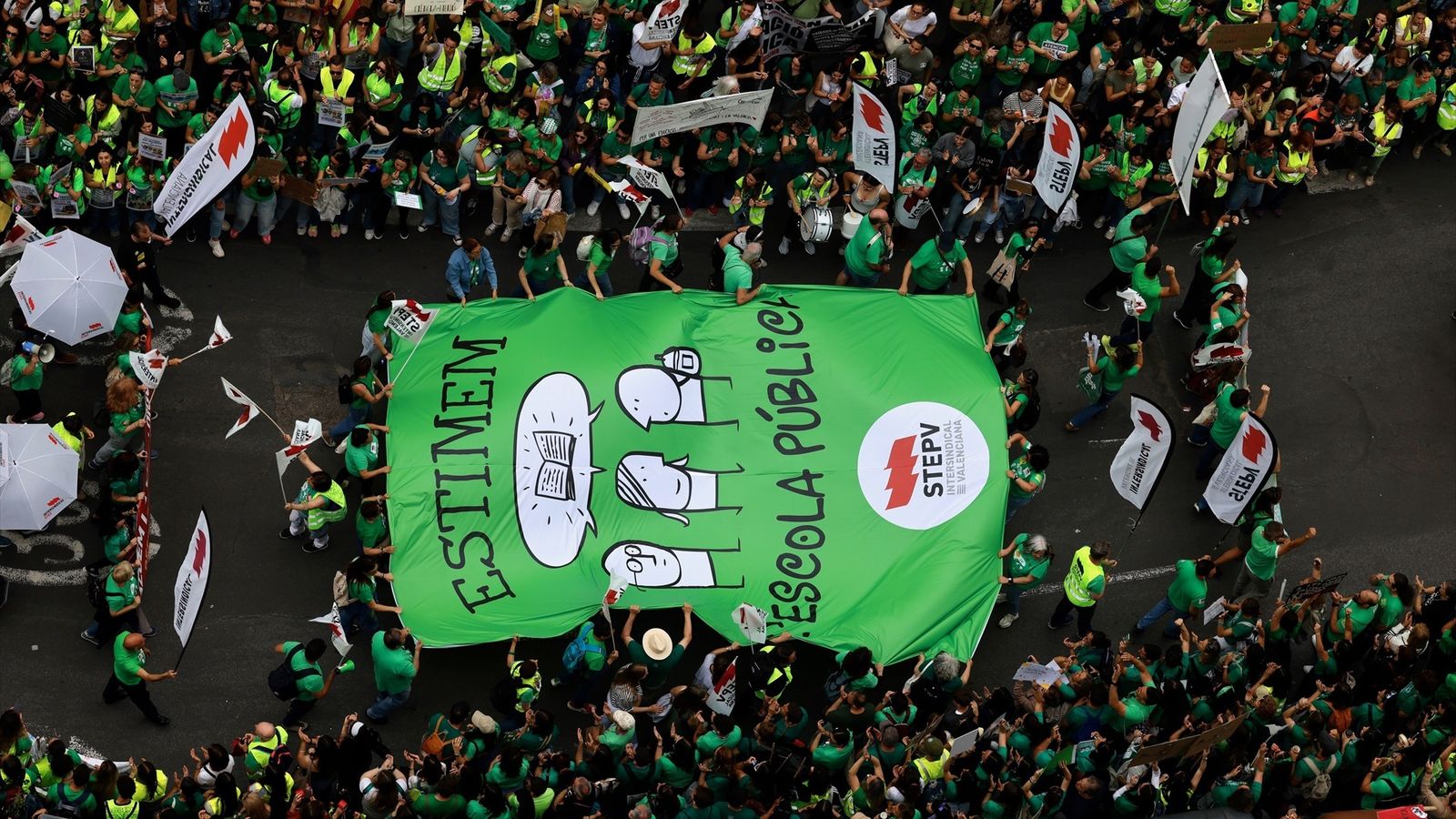 EuropaPress_7525020_imagen_masiva_manifestacion_profesores_valencia_cierra_primera_semana